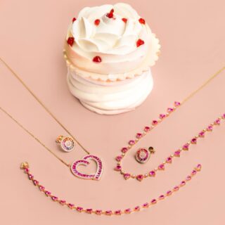 Celebrate love and passion with exquisite Oro Vildiridis gifts❣️ #orovildiridis #vildiridis #yourlovemessenger #finejewelry #sapphire #pinksapphires #luxurygifts #giftforher #diamondjewelry #diamonds