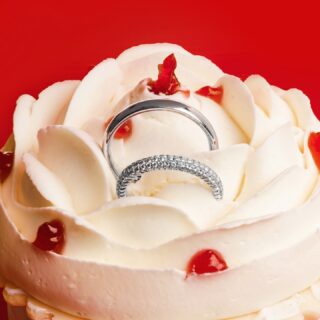 Just a twist of the classic wedding ring set💎 #orovildiridis #vildiridis #yourlovemessenger #weddingrings #diamonds #diamondring #weddingband #handmadejewelry