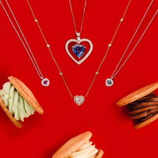Celebrate love and passion✨💫 #orovildiridis #vildiridis #yourlovemessenger #lovegifts #finejewelry #diamondheart #diamondpendant #diamonds #tanzanite